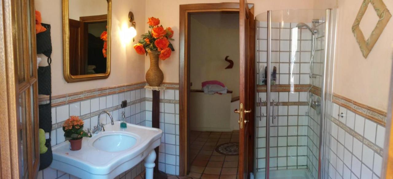 Room In Villa - Room In The Hills With Garden And Sea View San Salvatore  Екстер'єр фото
