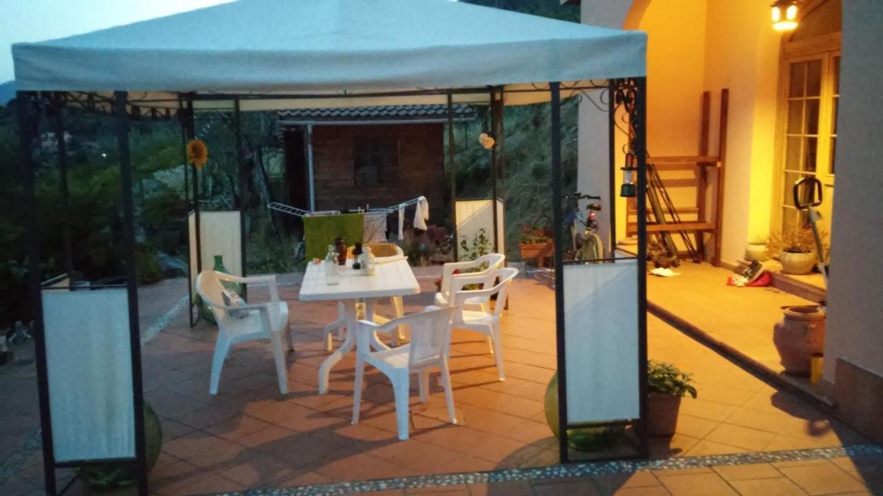 Room In Villa - Room In The Hills With Garden And Sea View San Salvatore  Екстер'єр фото