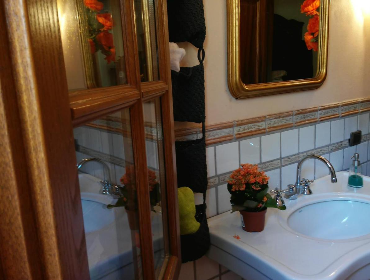 Room In Villa - Room In The Hills With Garden And Sea View San Salvatore  Екстер'єр фото