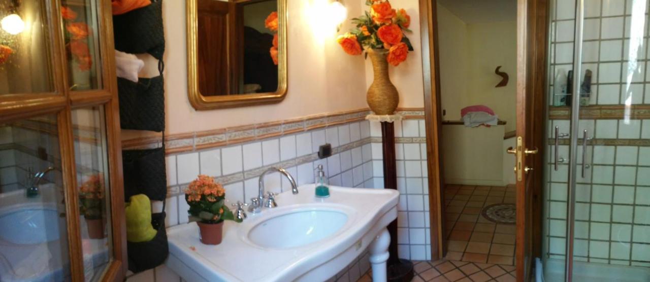 Room In Villa - Room In The Hills With Garden And Sea View San Salvatore  Екстер'єр фото